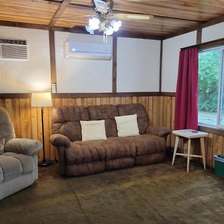 Little River Inn Motel Leon Екстер'єр фото