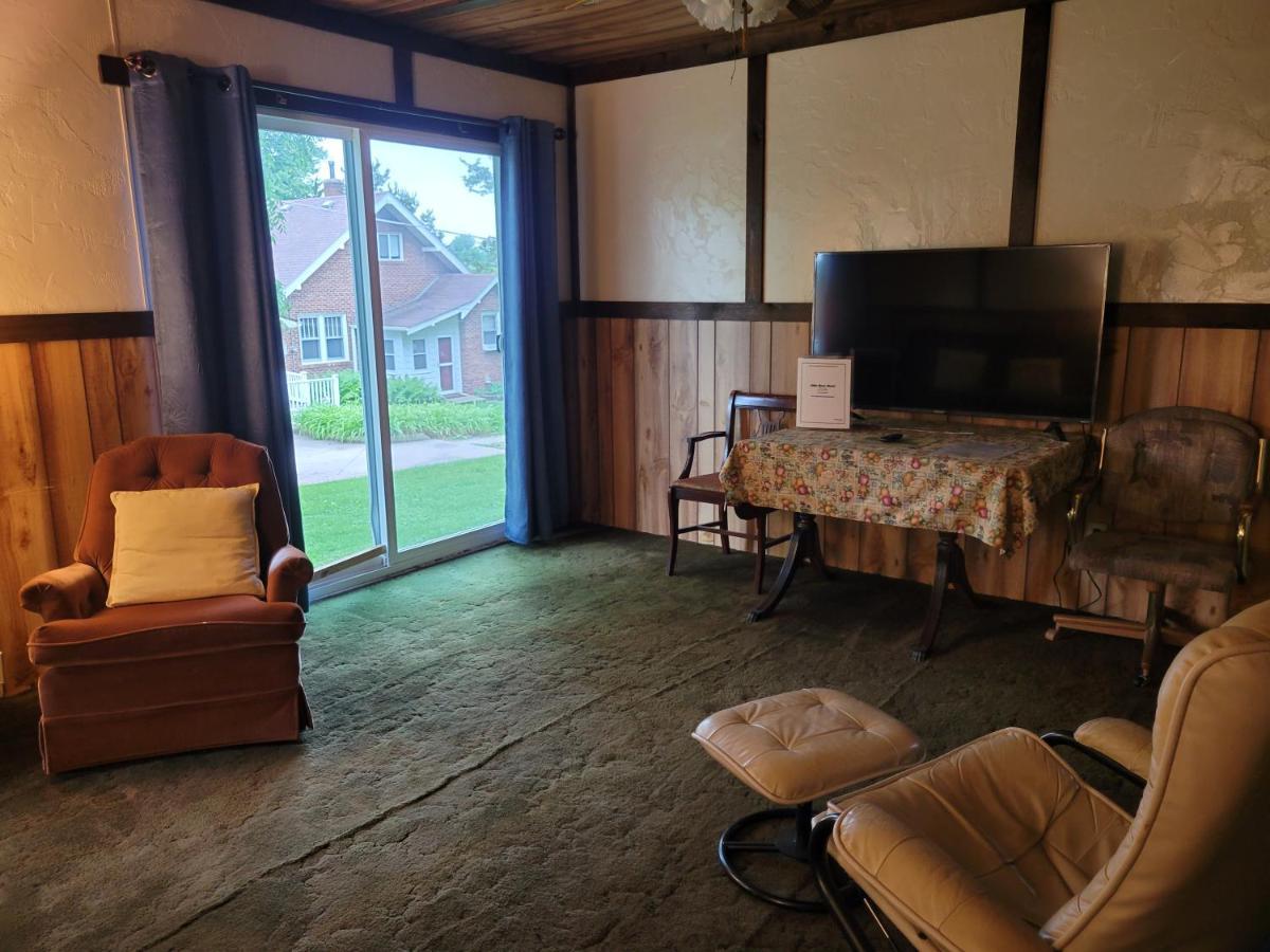 Little River Inn Motel Leon Екстер'єр фото