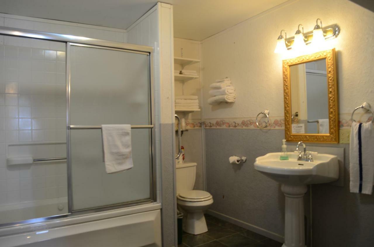 Little River Inn Motel Leon Екстер'єр фото