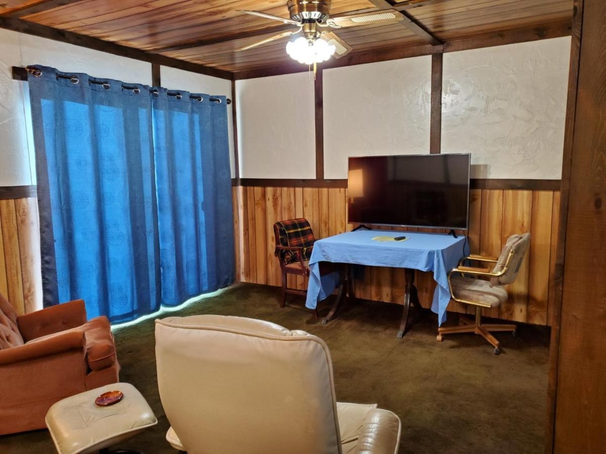 Little River Inn Motel Leon Екстер'єр фото