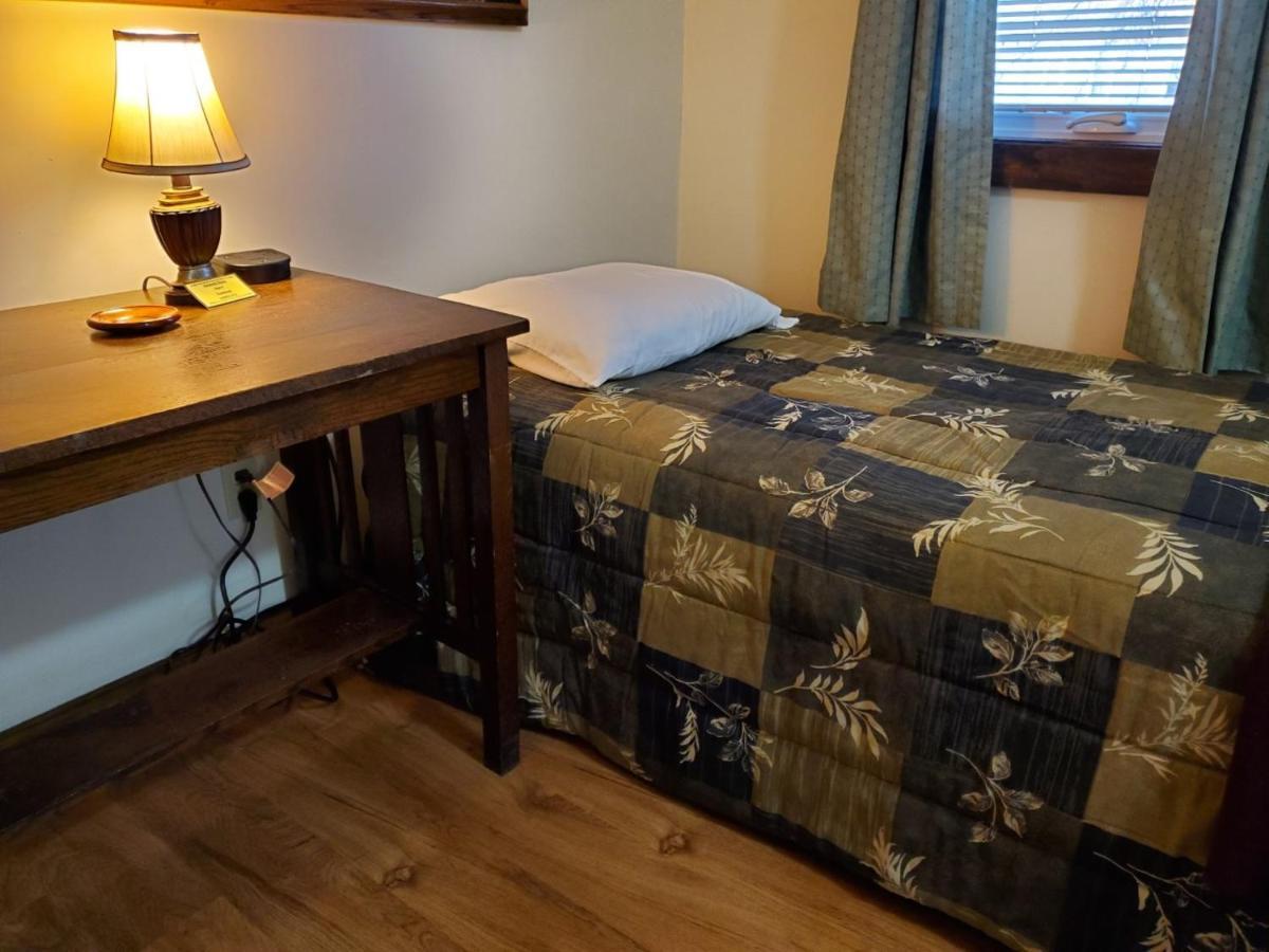 Little River Inn Motel Leon Екстер'єр фото