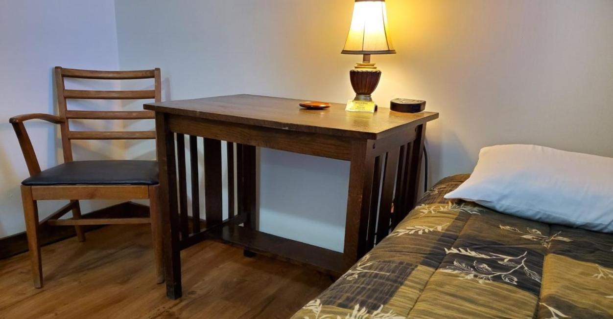 Little River Inn Motel Leon Екстер'єр фото