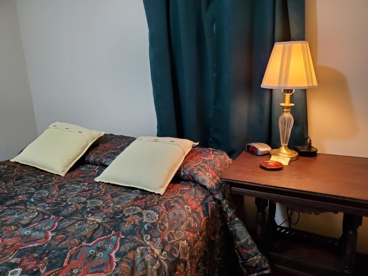 Little River Inn Motel Leon Екстер'єр фото