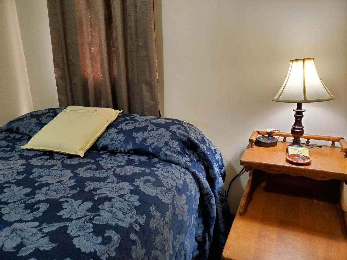 Little River Inn Motel Leon Екстер'єр фото